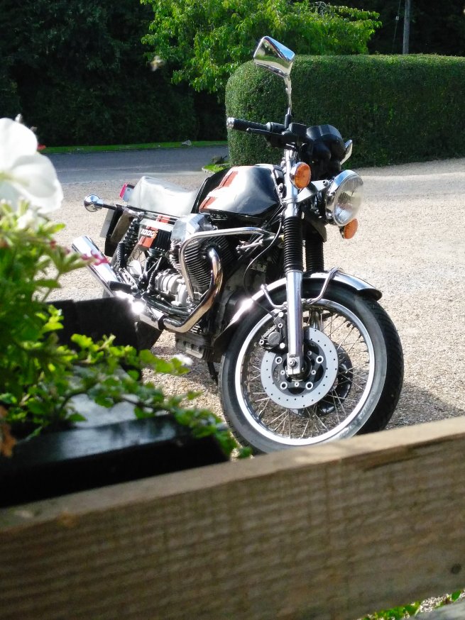 1991 Moto Guzzi 1000S photograph 3
