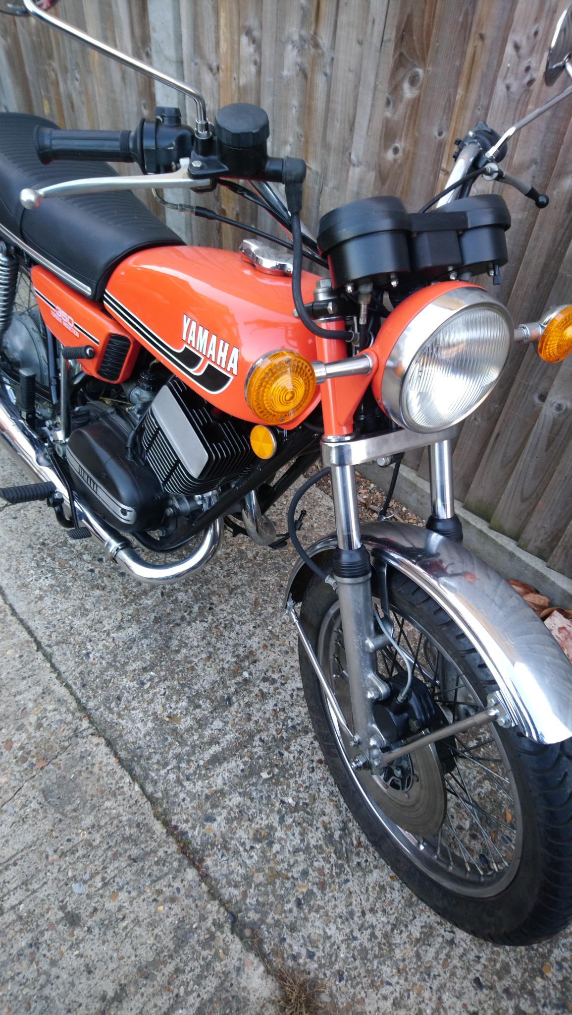 1975 Yamaha RD350B photograph 5