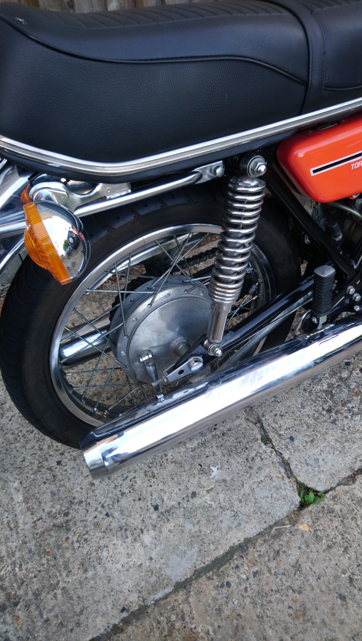 1975 Yamaha RD350B photograph 6