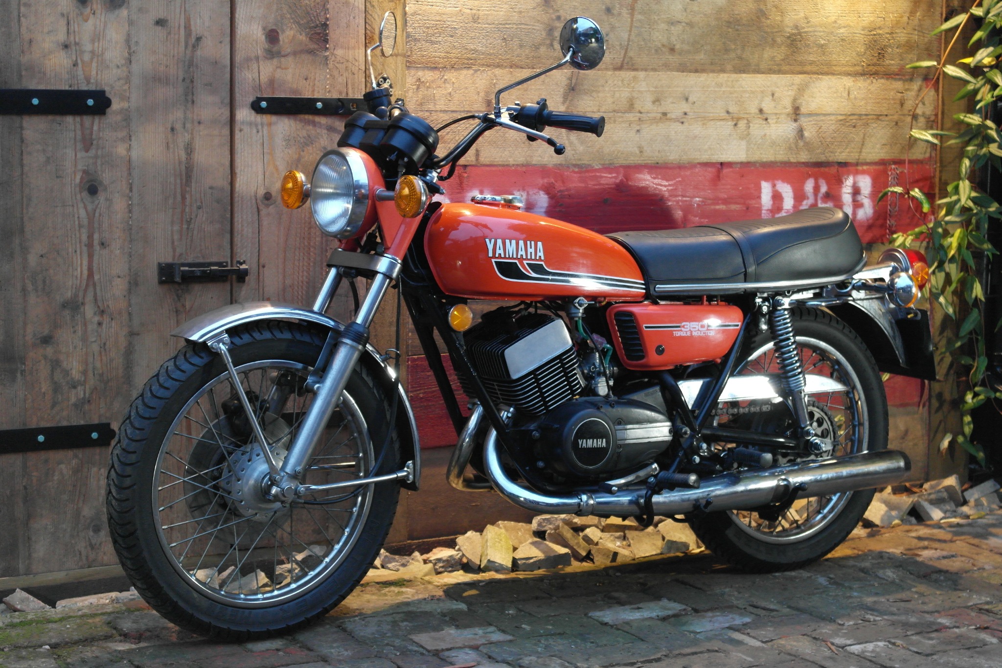 1975 Yamaha RD350B photograph 25
